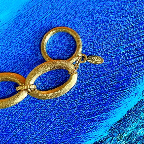 RIVKA FRIEDMAN 18K GOLD CLAD BOLD SATIN OVAL LINK STATION TOGGLE BAR BRACELET - Picture 6 of 10